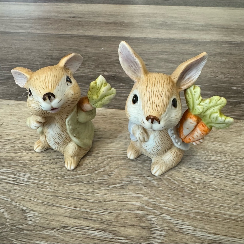 2 Homco Bunny Rabbits Porcelain Figurines 3.2" Tall Easter Spring Carrots #1410